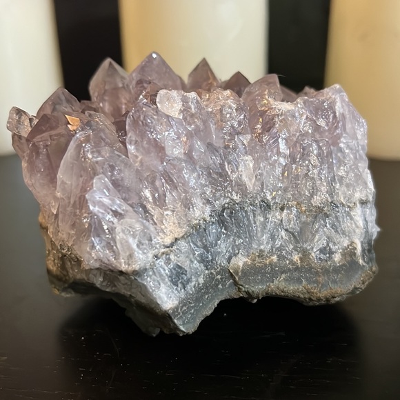 Amethyst cluster with lots of rainbows and points - Picture 4 of 8